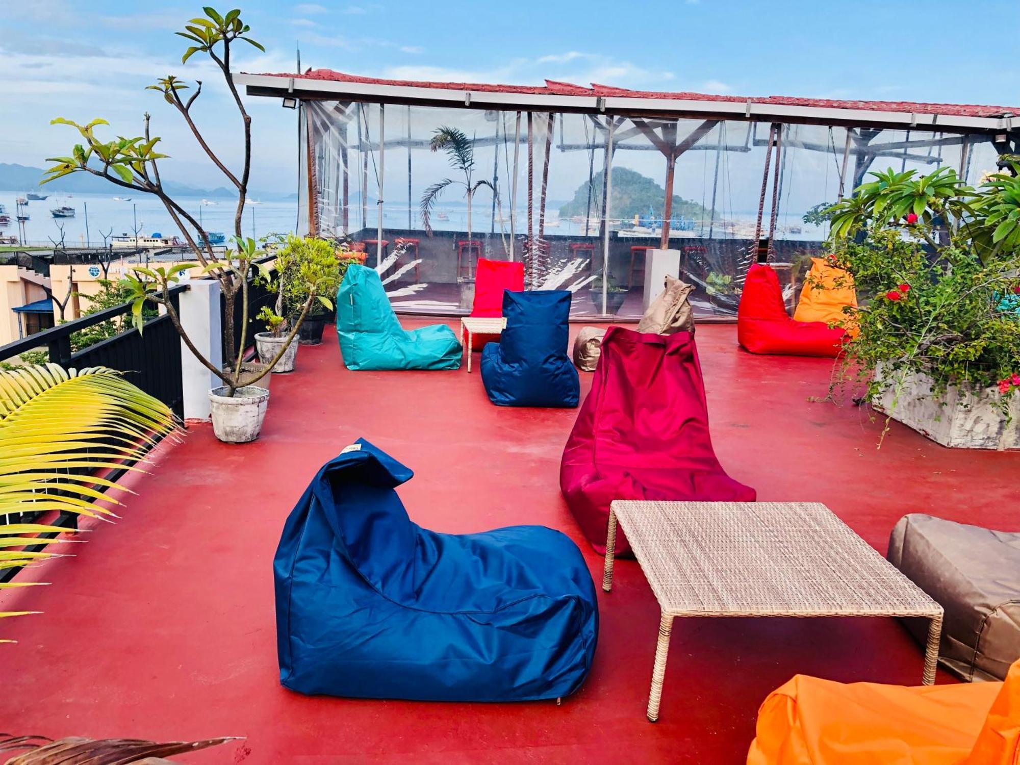 Blue Ocean Hotel Labuan Bajo Exterior foto