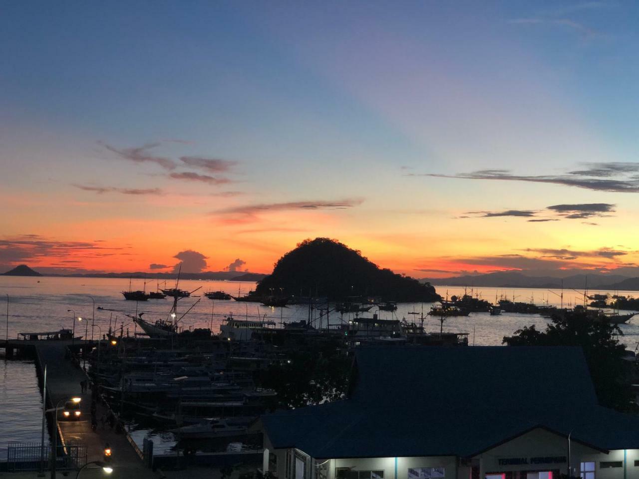 Blue Ocean Hotel Labuan Bajo Exterior foto